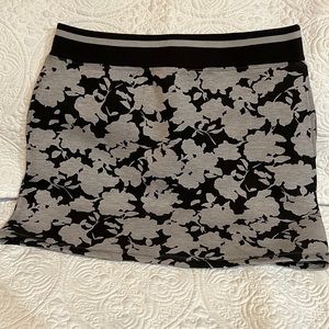 Fabletics Allie mini skirt, gray heather black‎ burnout, size small, NWT